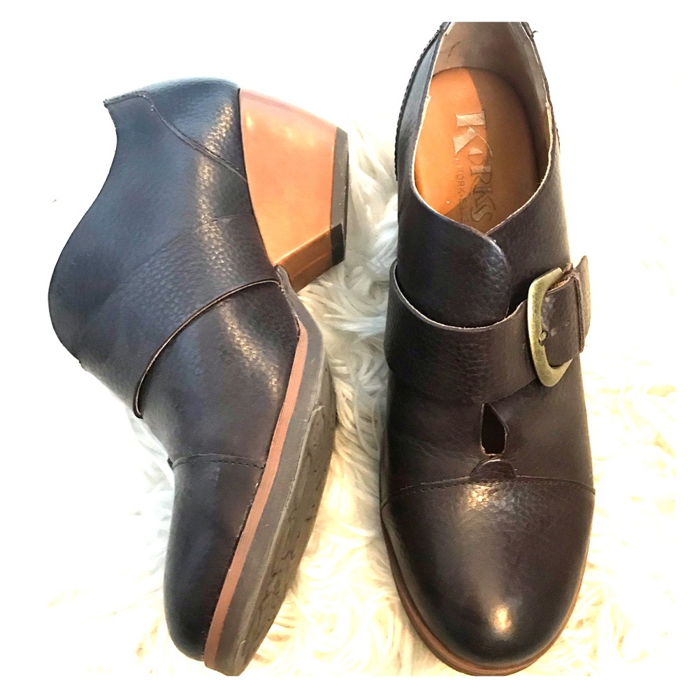 Korks brown leather shoes w buckle